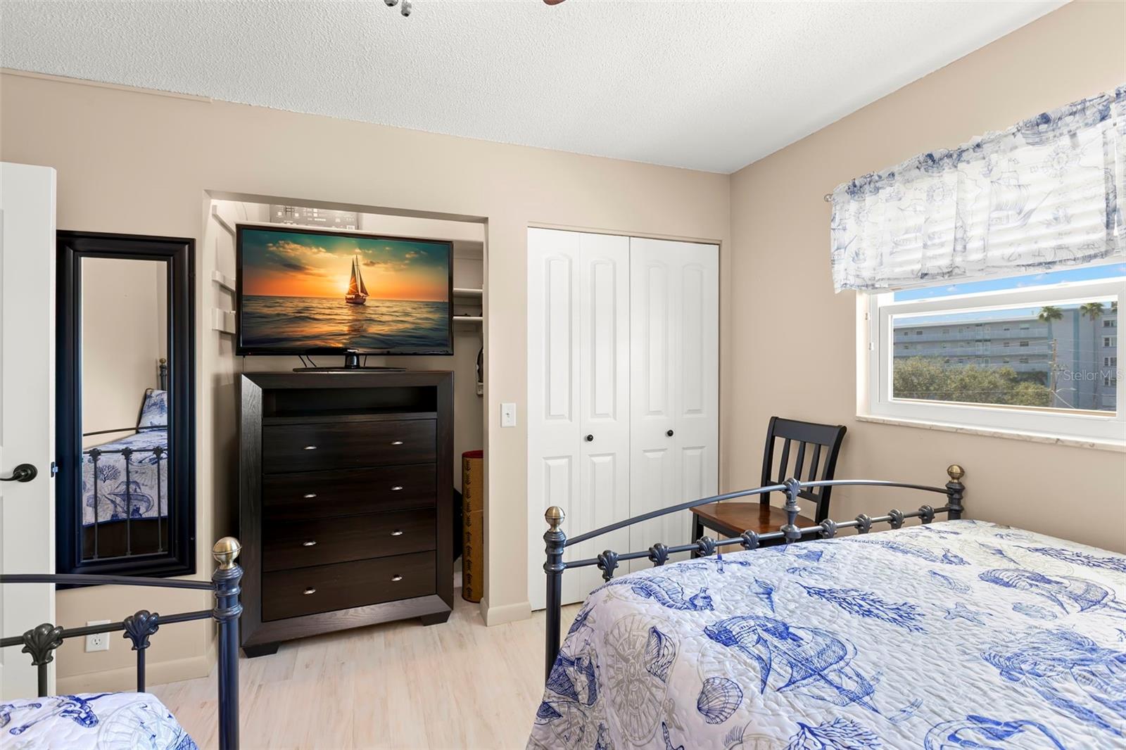 SHORE CREST BLDG - Residential