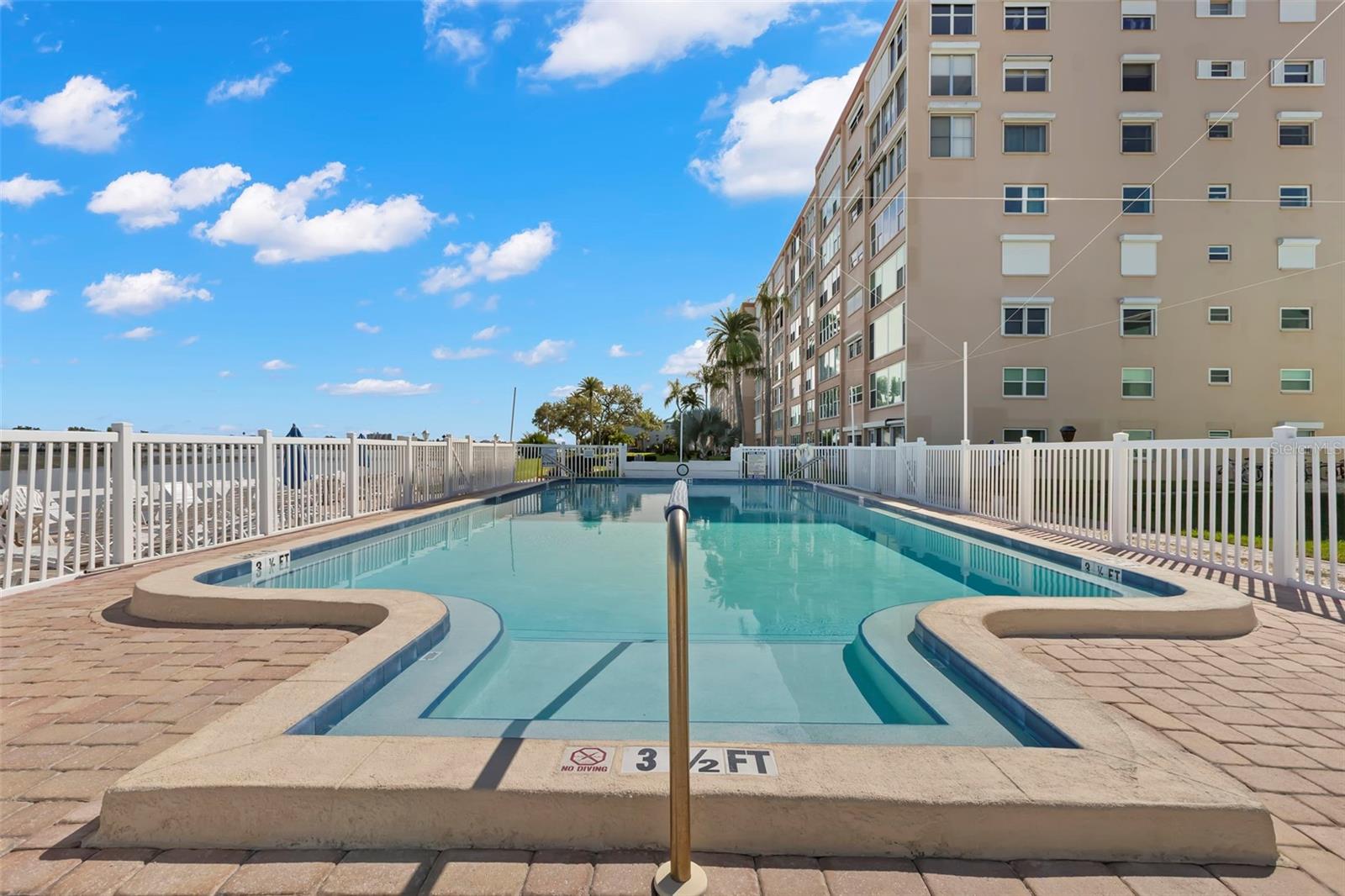 SHORE CREST BLDG - Residential