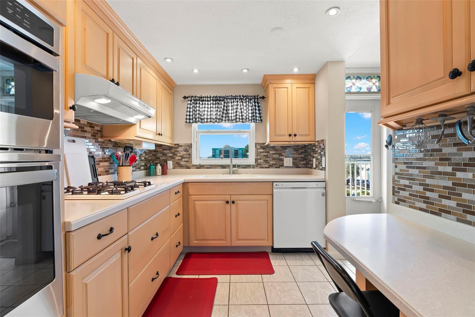 SHORE CREST BLDG - Residential