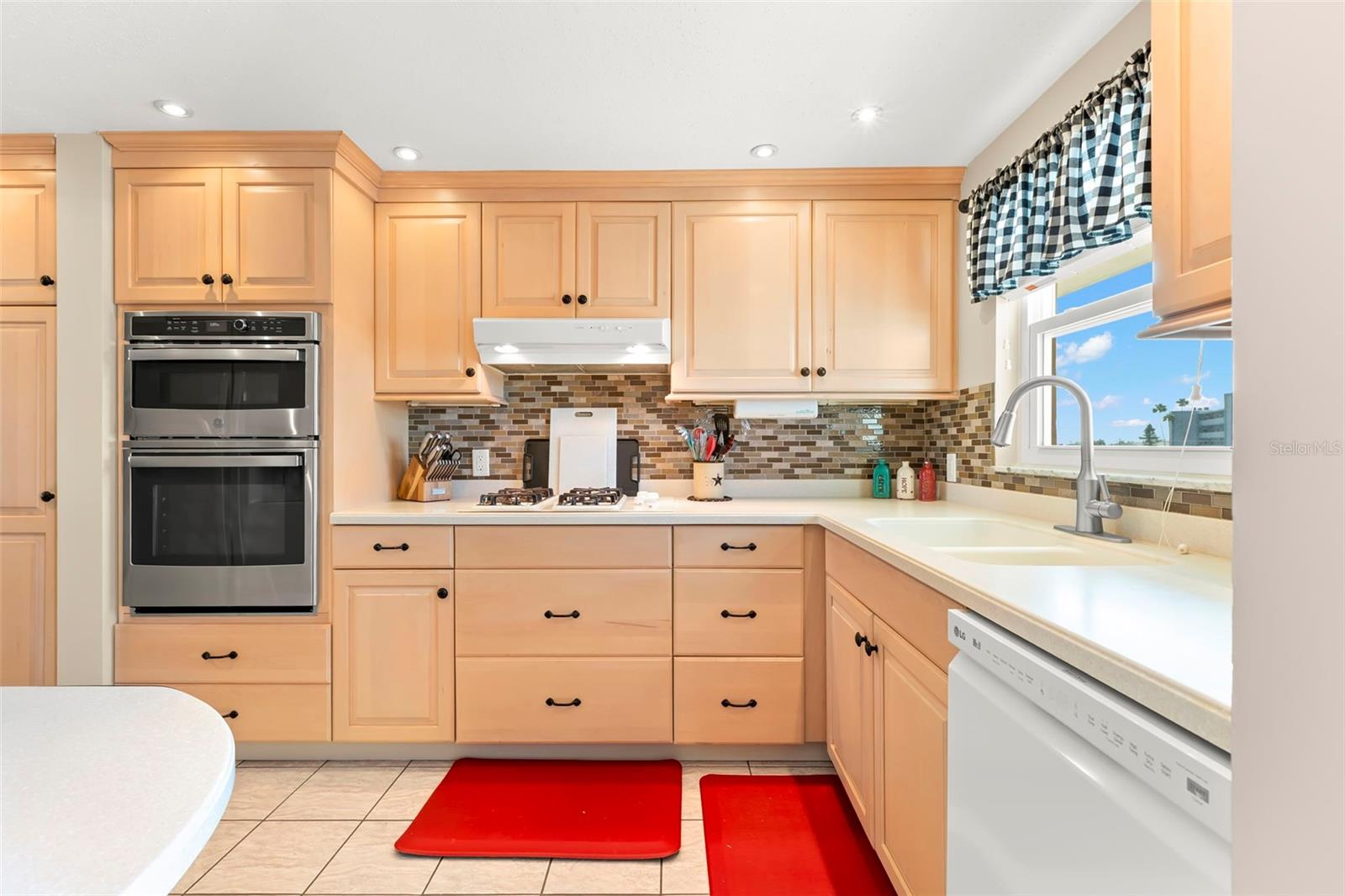 SHORE CREST BLDG - Residential