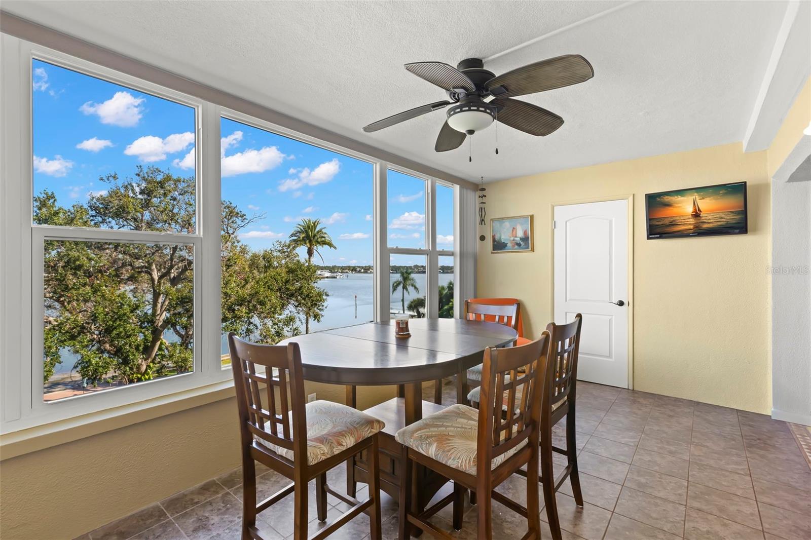 SHORE CREST BLDG - Residential