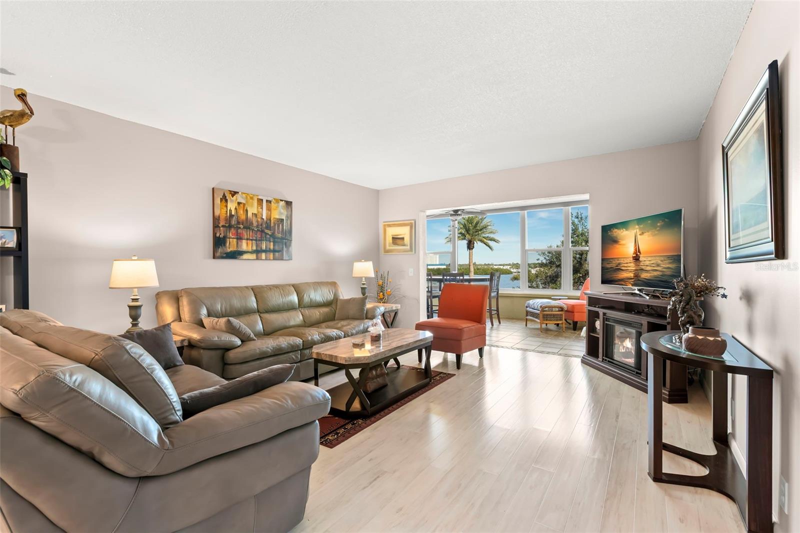 SHORE CREST BLDG - Residential