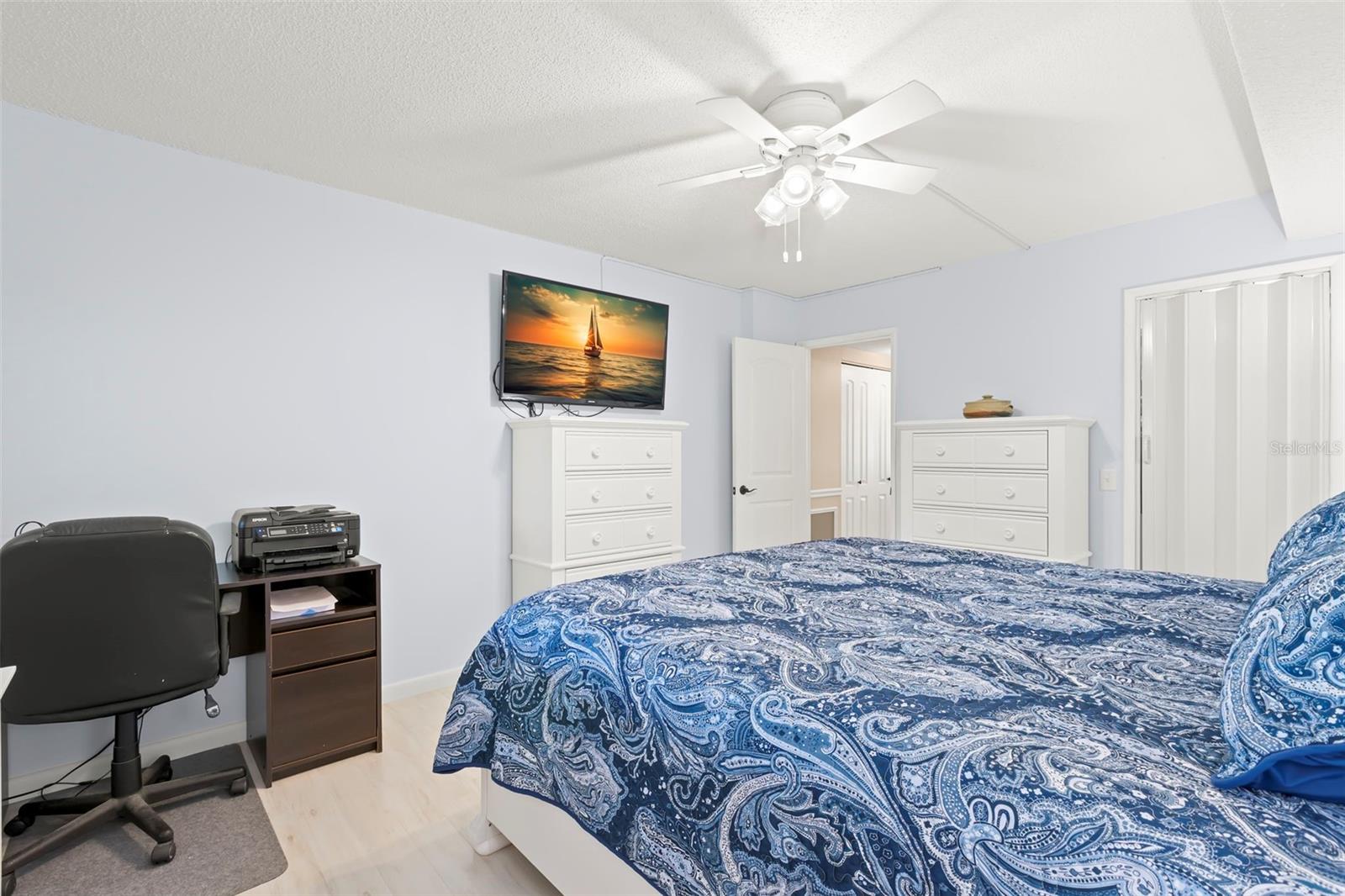 SHORE CREST BLDG - Residential