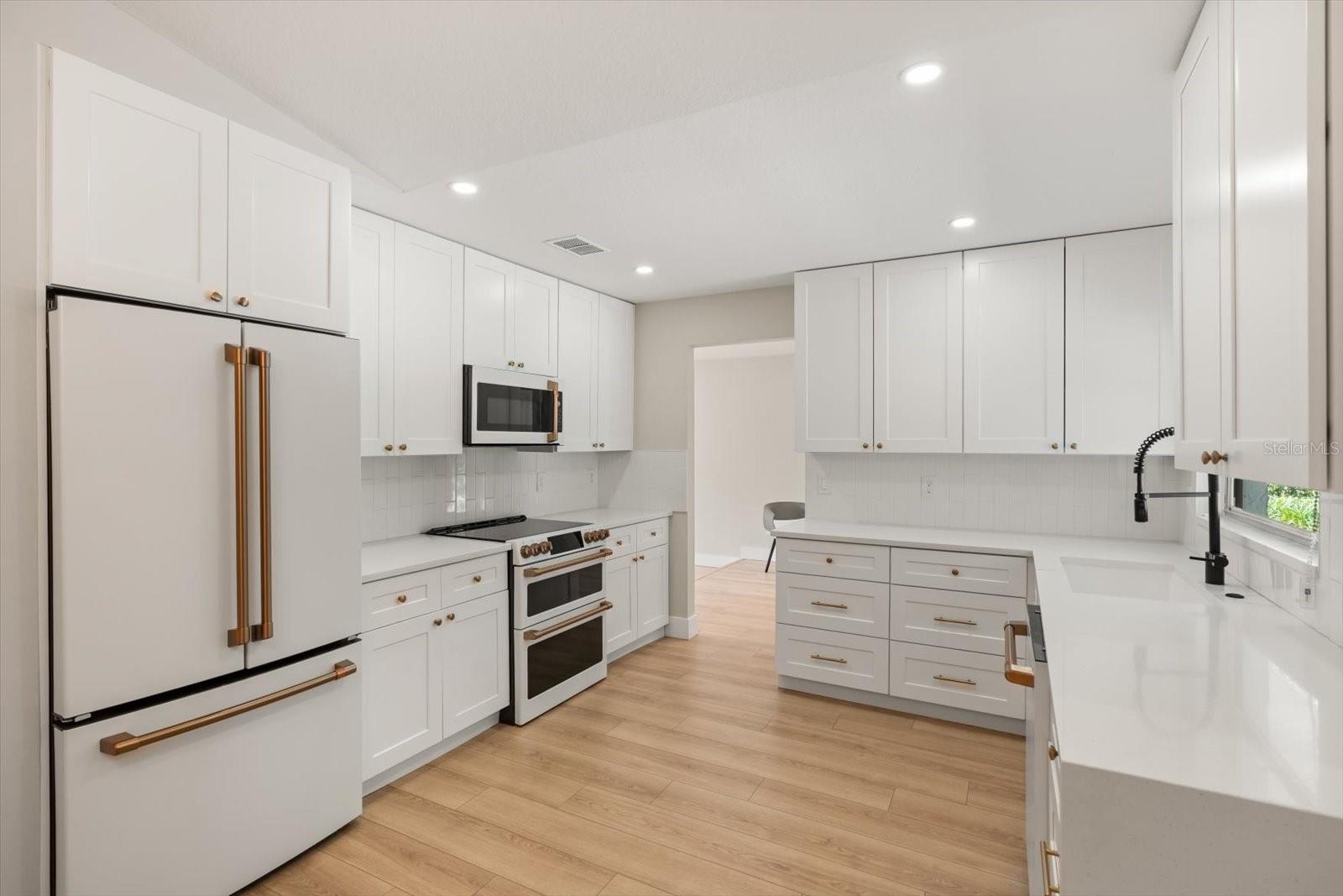 BAY LAKES AT GRANADA SEC 04 - Residential