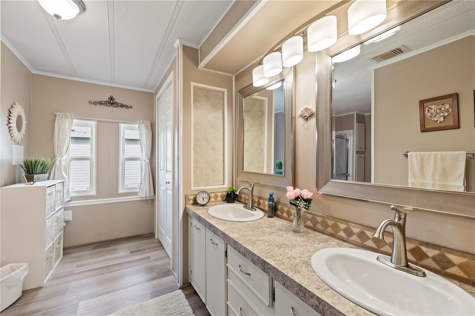 LA CASA MHP CO-OP - Residential