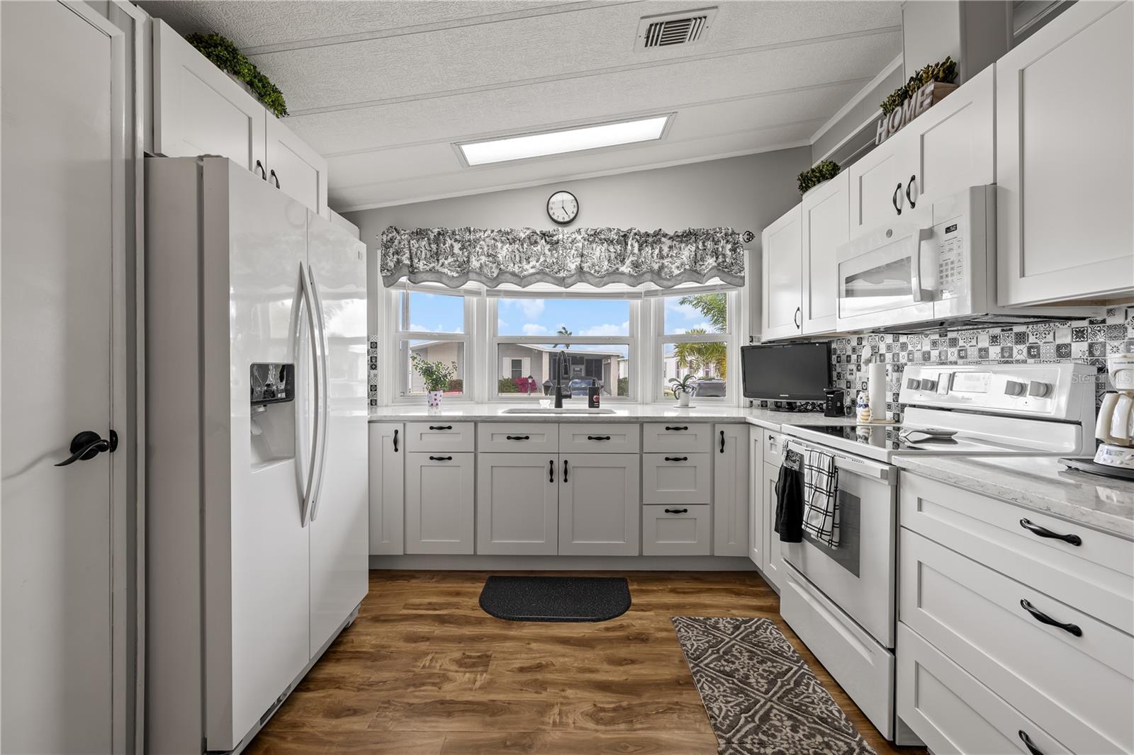 809 VILLA DEL SOL DRIVE