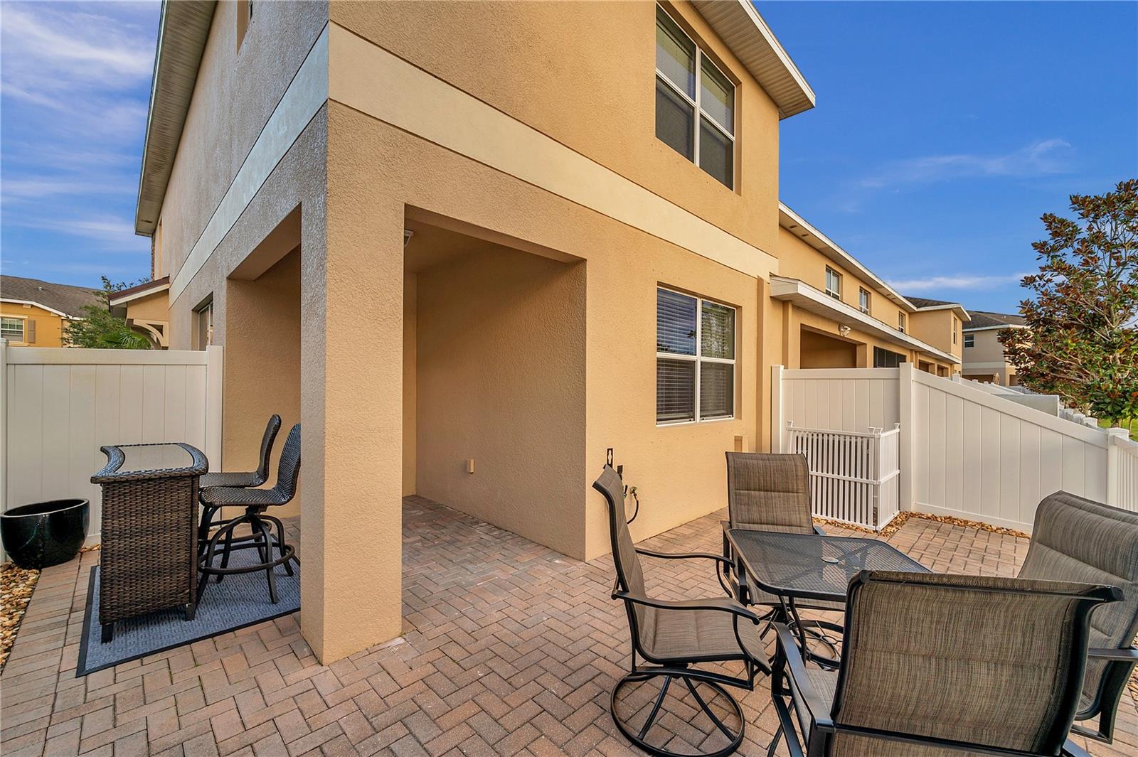 VERANDAH TWNHMS - Residential Lease