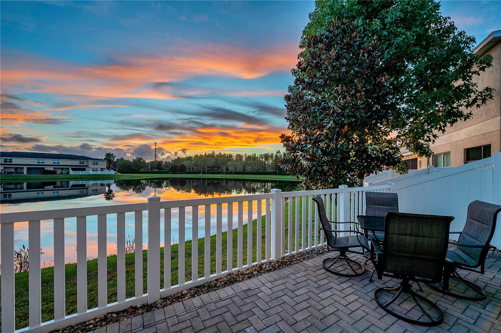 VERANDAH TWNHMS - Residential Lease