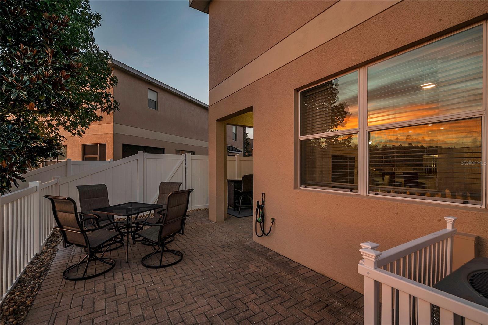 VERANDAH TWNHMS - Residential Lease