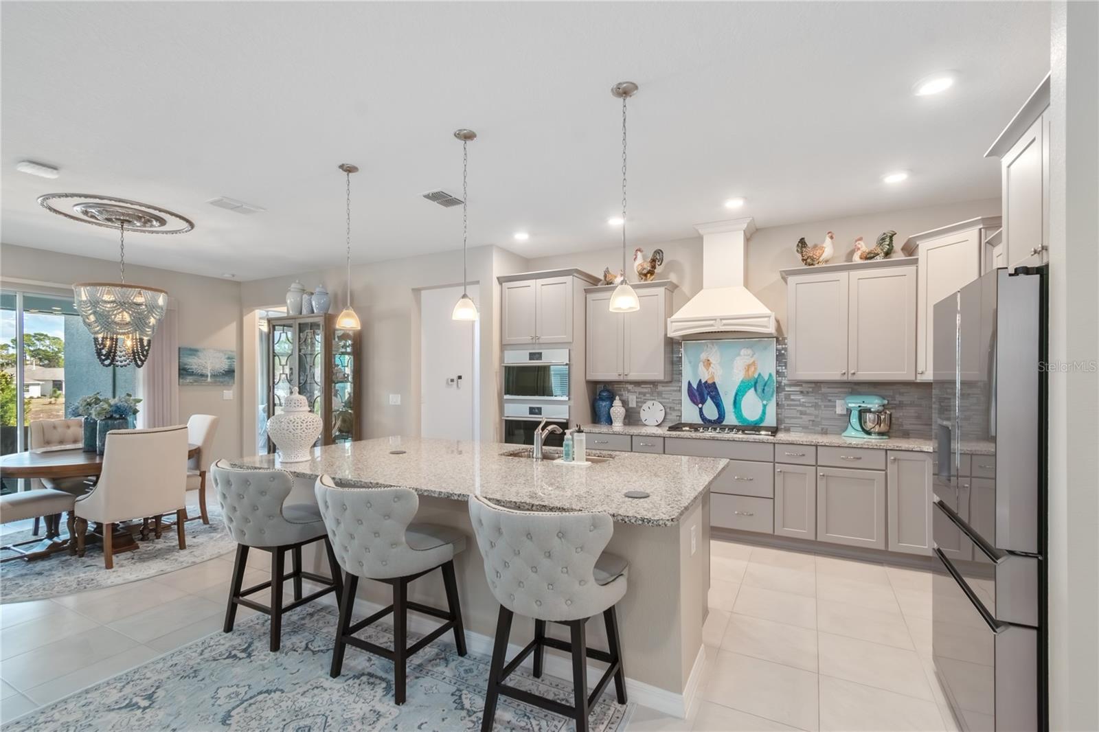 ON TOP OF THE WORLD - Residential