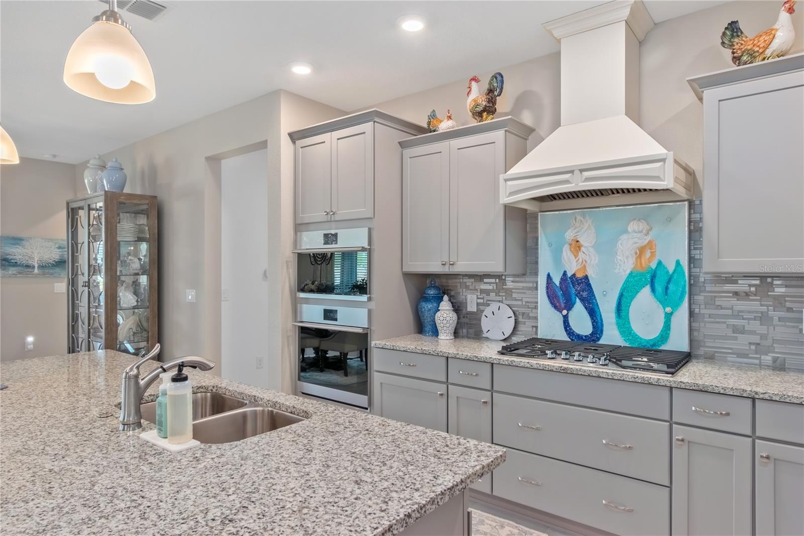 ON TOP OF THE WORLD - Residential