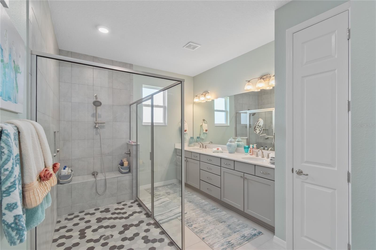 ON TOP OF THE WORLD - Residential