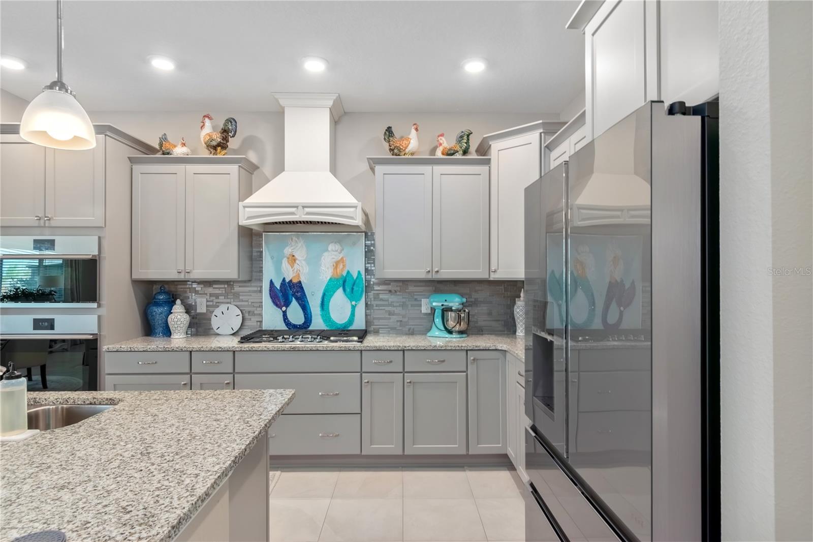 ON TOP OF THE WORLD - Residential