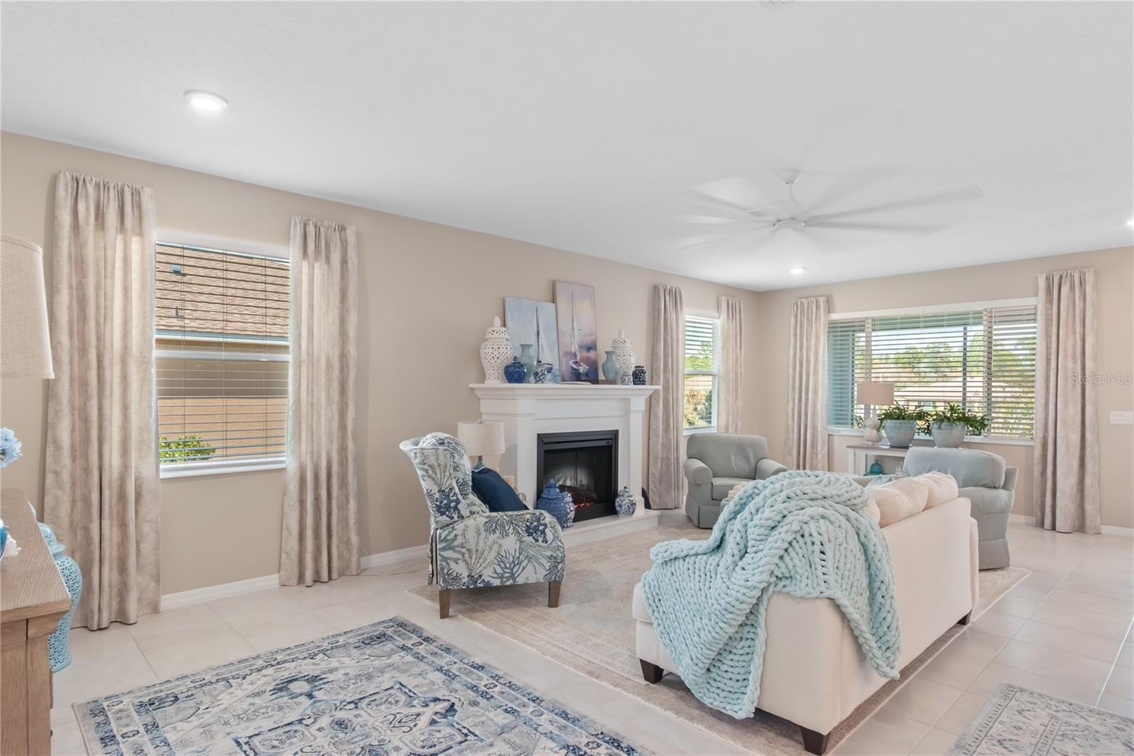 ON TOP OF THE WORLD - Residential