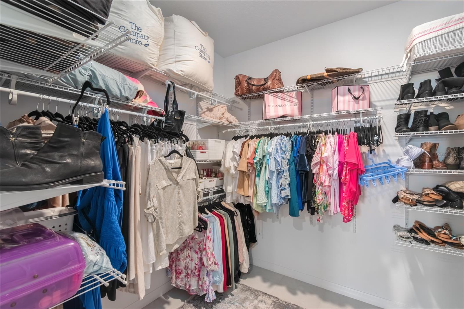 ON TOP OF THE WORLD - Residential