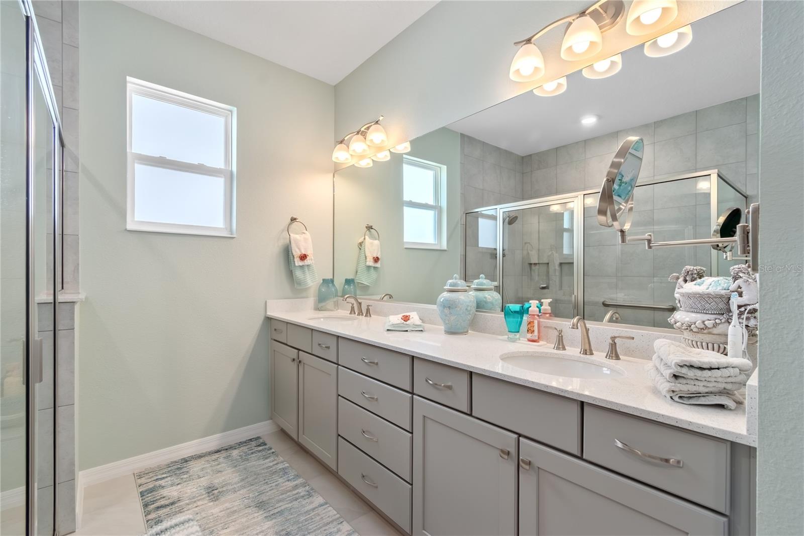 ON TOP OF THE WORLD - Residential