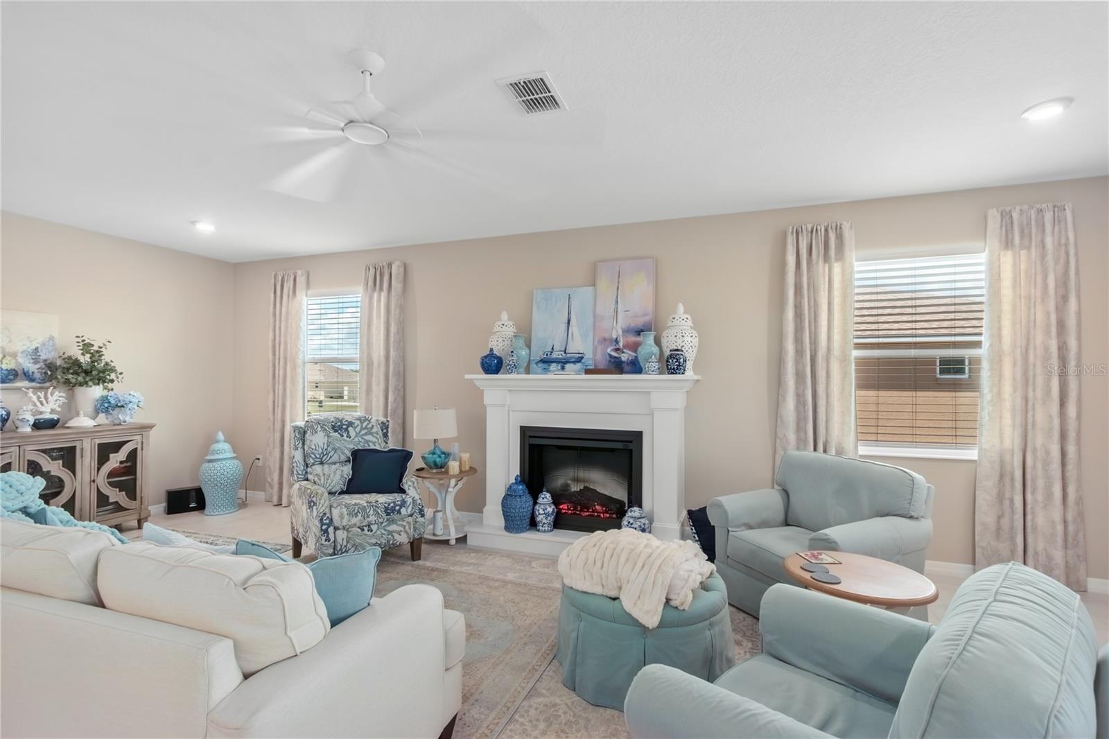 ON TOP OF THE WORLD - Residential