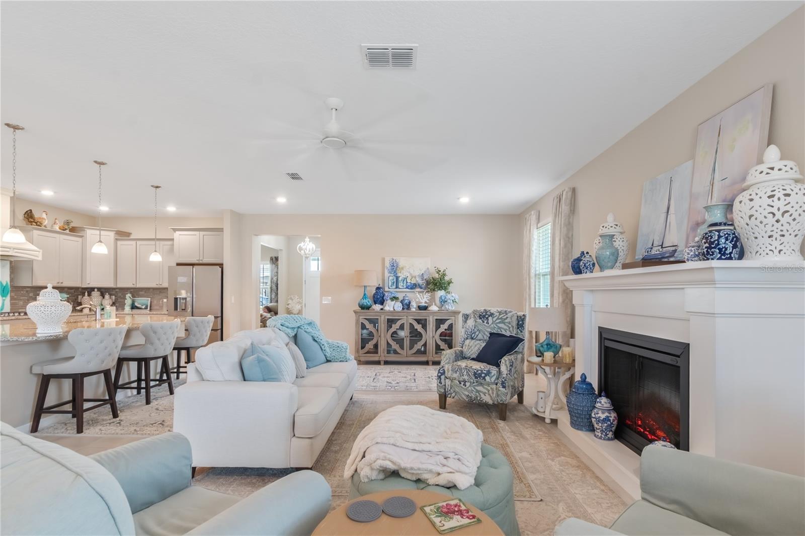 ON TOP OF THE WORLD - Residential