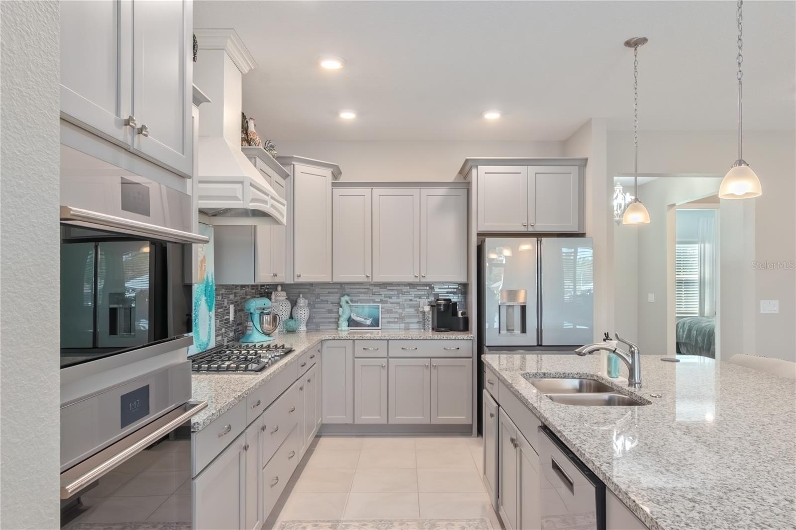 ON TOP OF THE WORLD - Residential