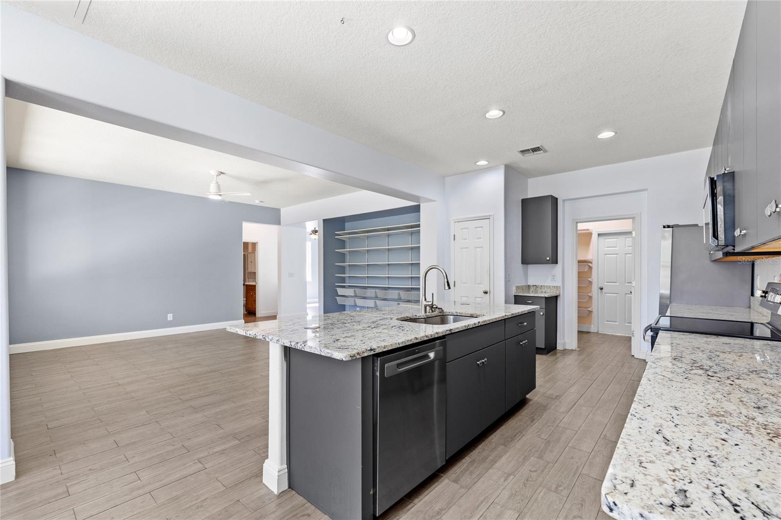 SUNRISE LAKES PH III SUB - Residential