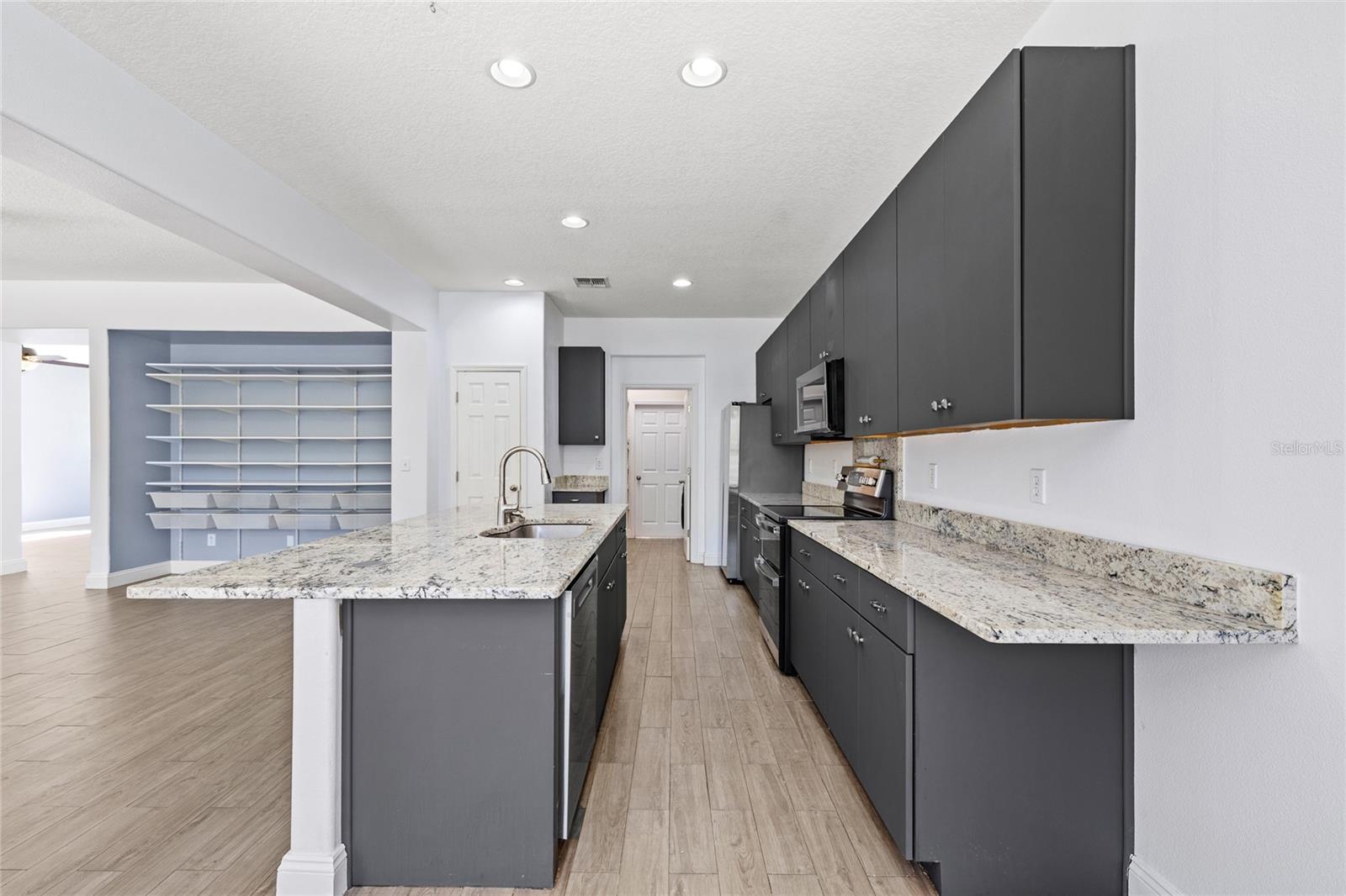 SUNRISE LAKES PH III SUB - Residential