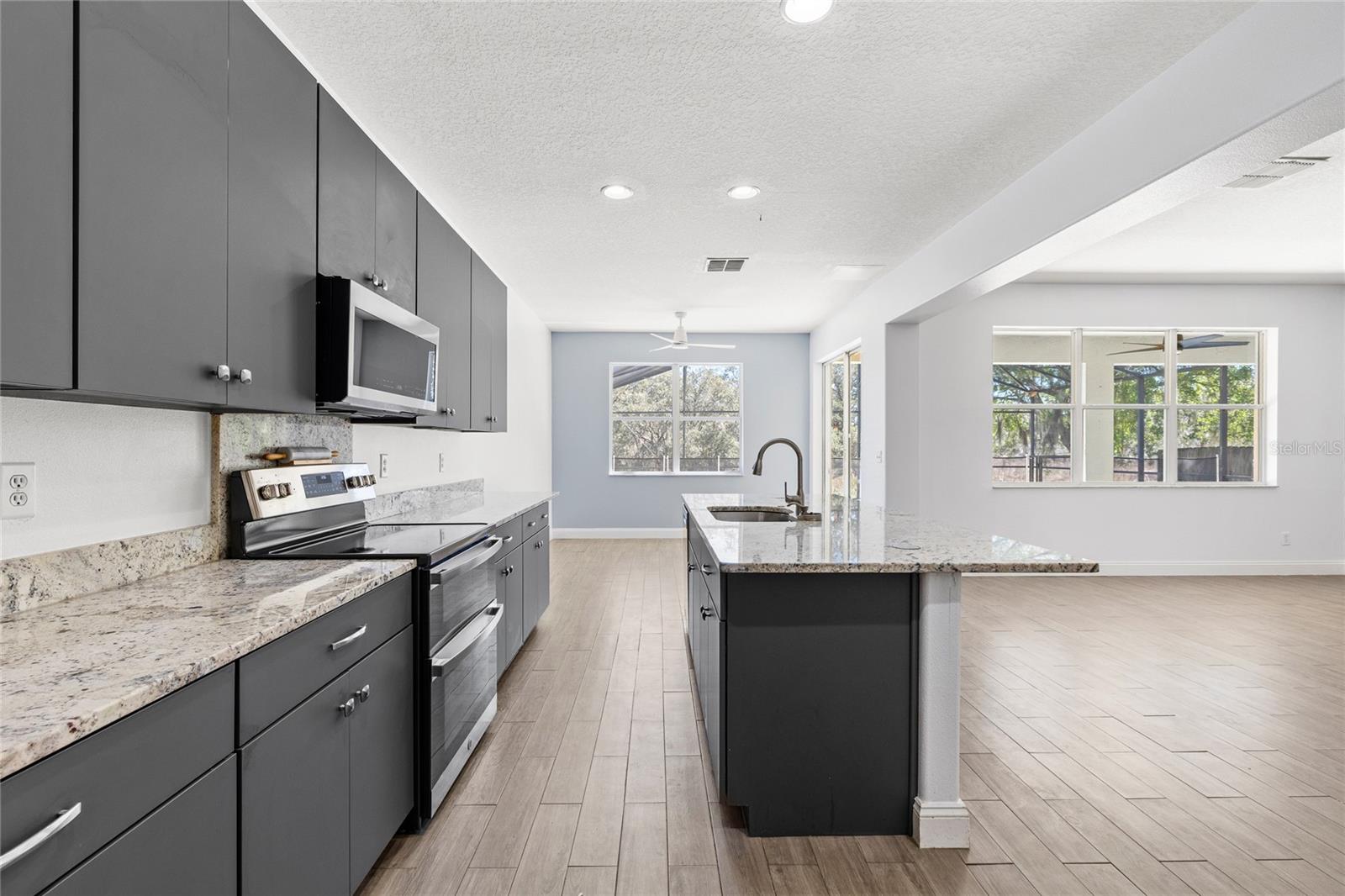 SUNRISE LAKES PH III SUB - Residential