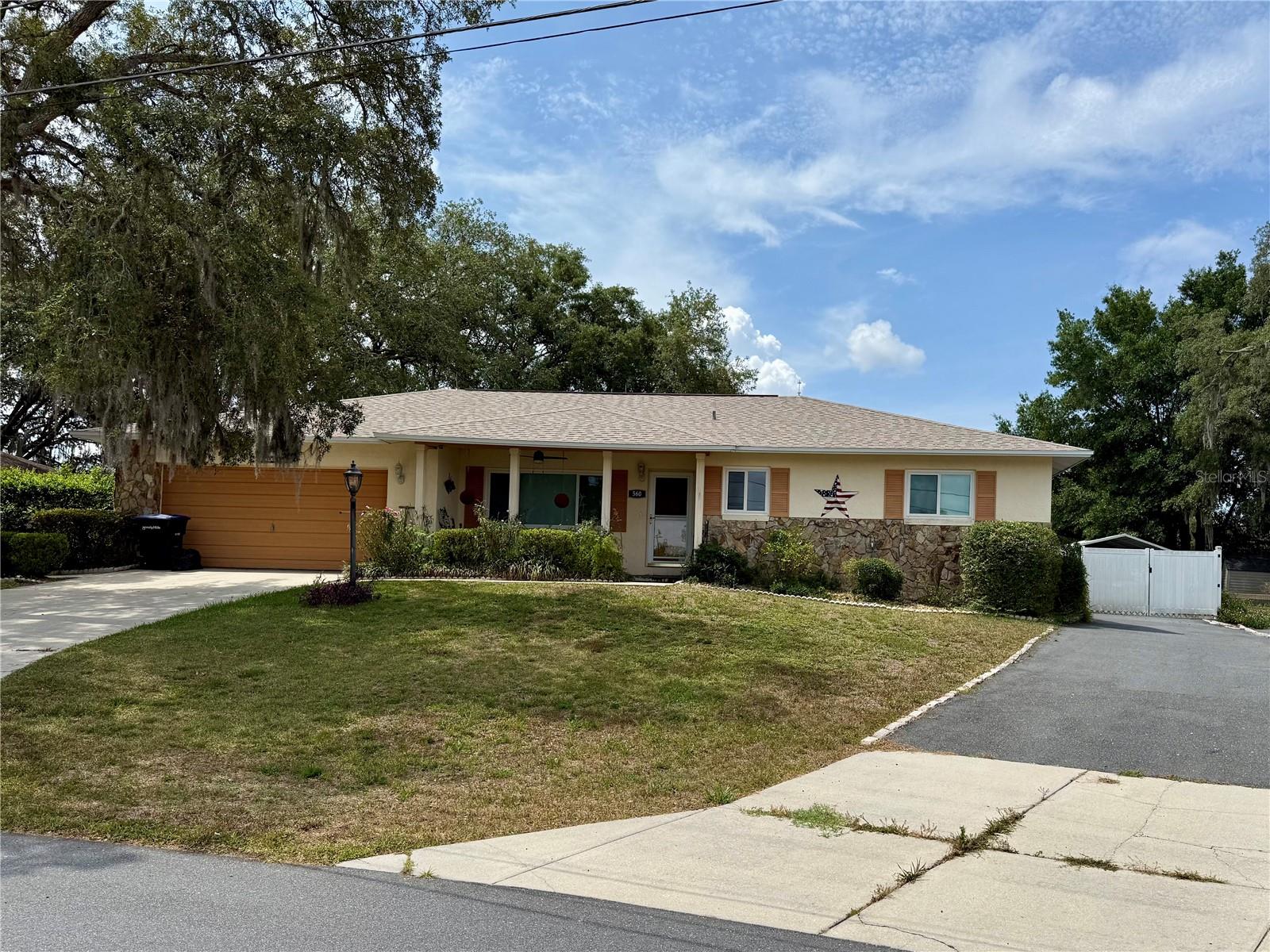 560 W MILKWEED LOOP