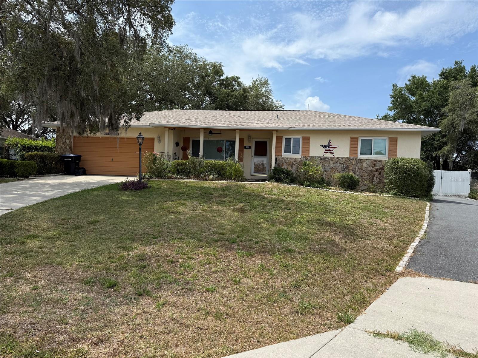 560 W MILKWEED LOOP
