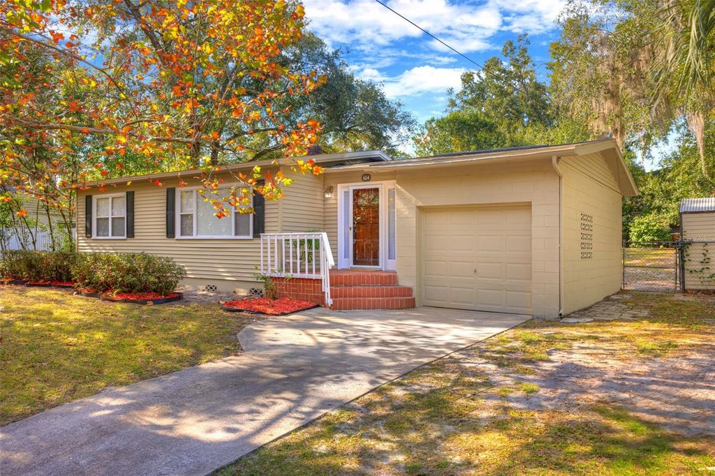 Photo of 604 N Boston Avenue, Deland, FL 32724 (MLS # V4946212)