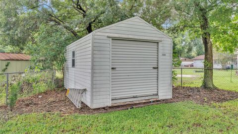 A home in LAKELAND