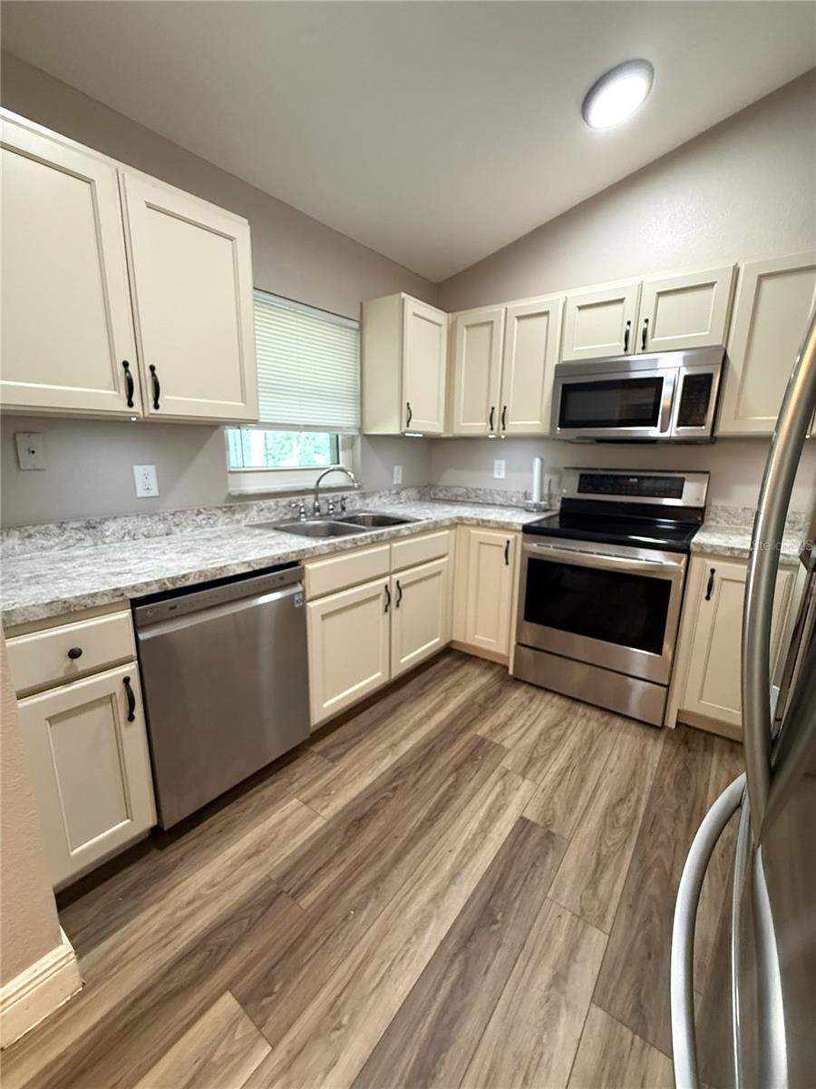 10 EMERALD TRAIL