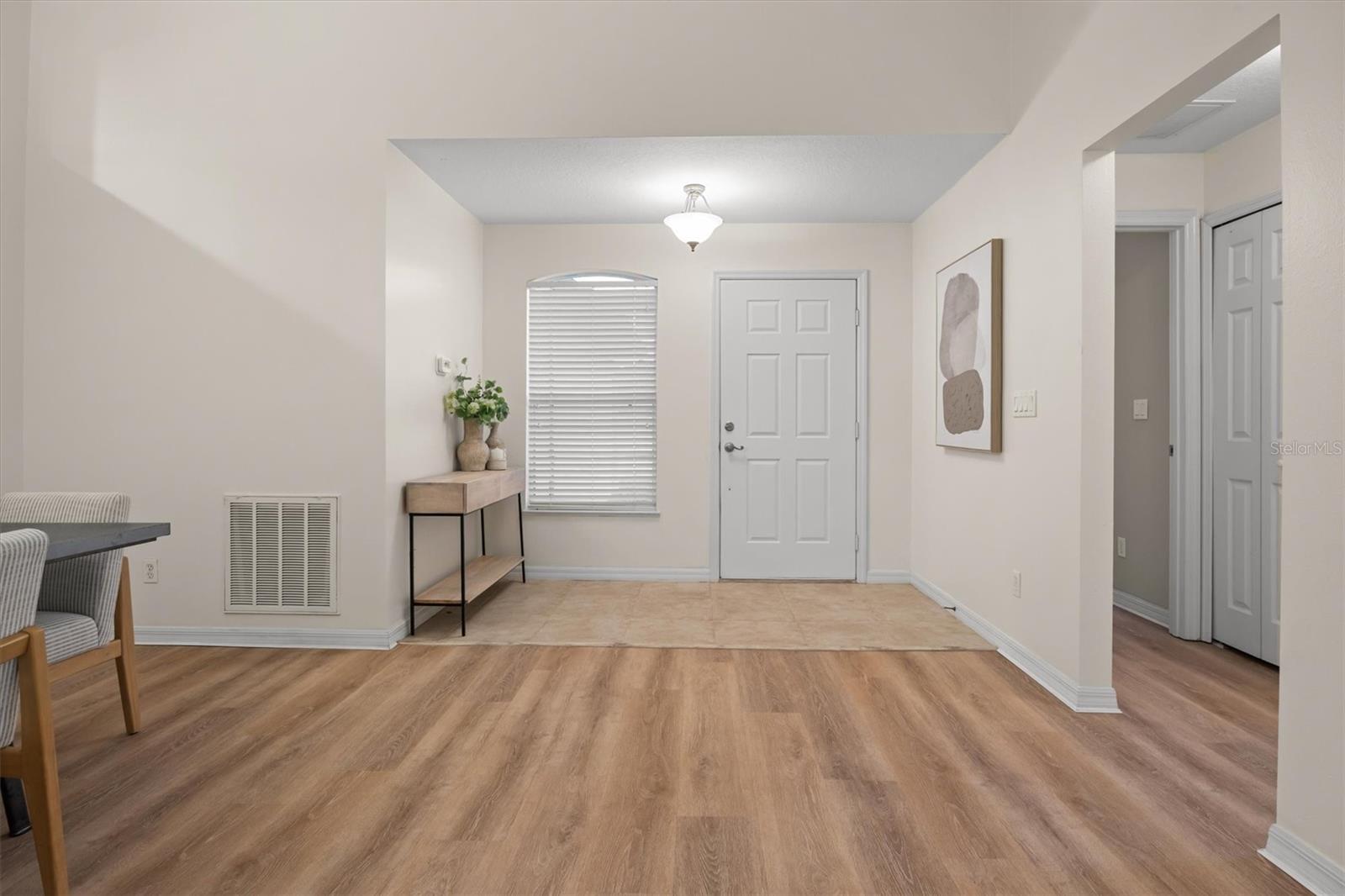 TRADITIONS PH 01 - Residential