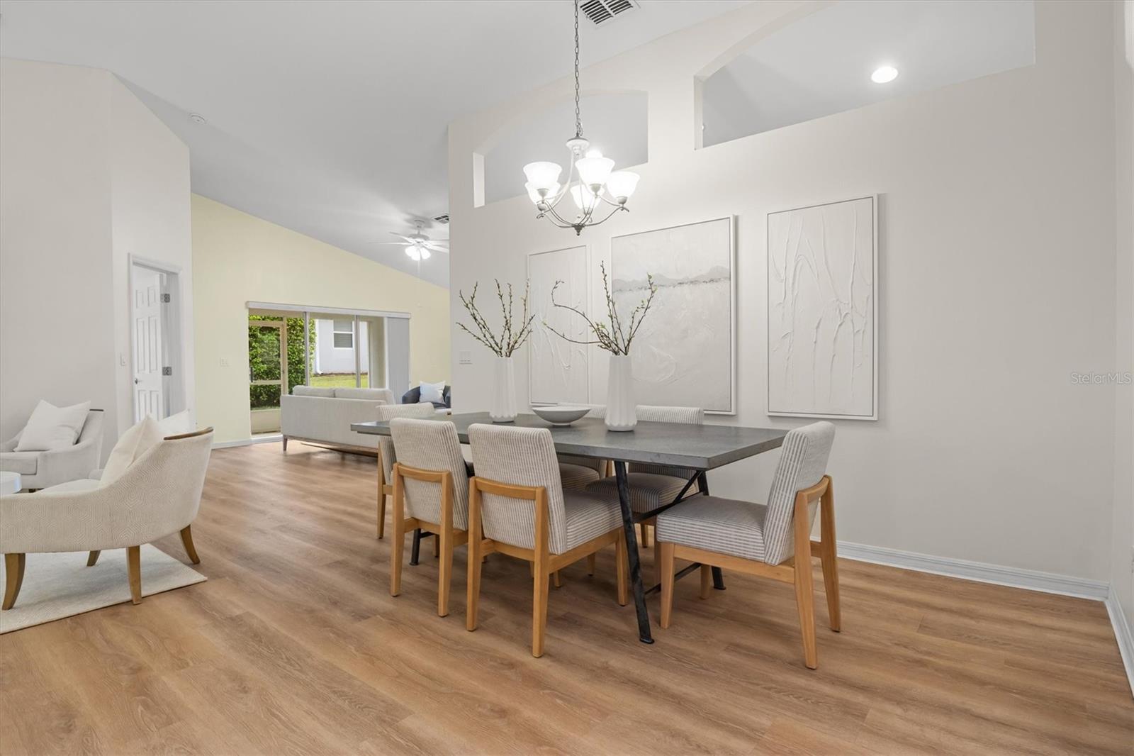 TRADITIONS PH 01 - Residential