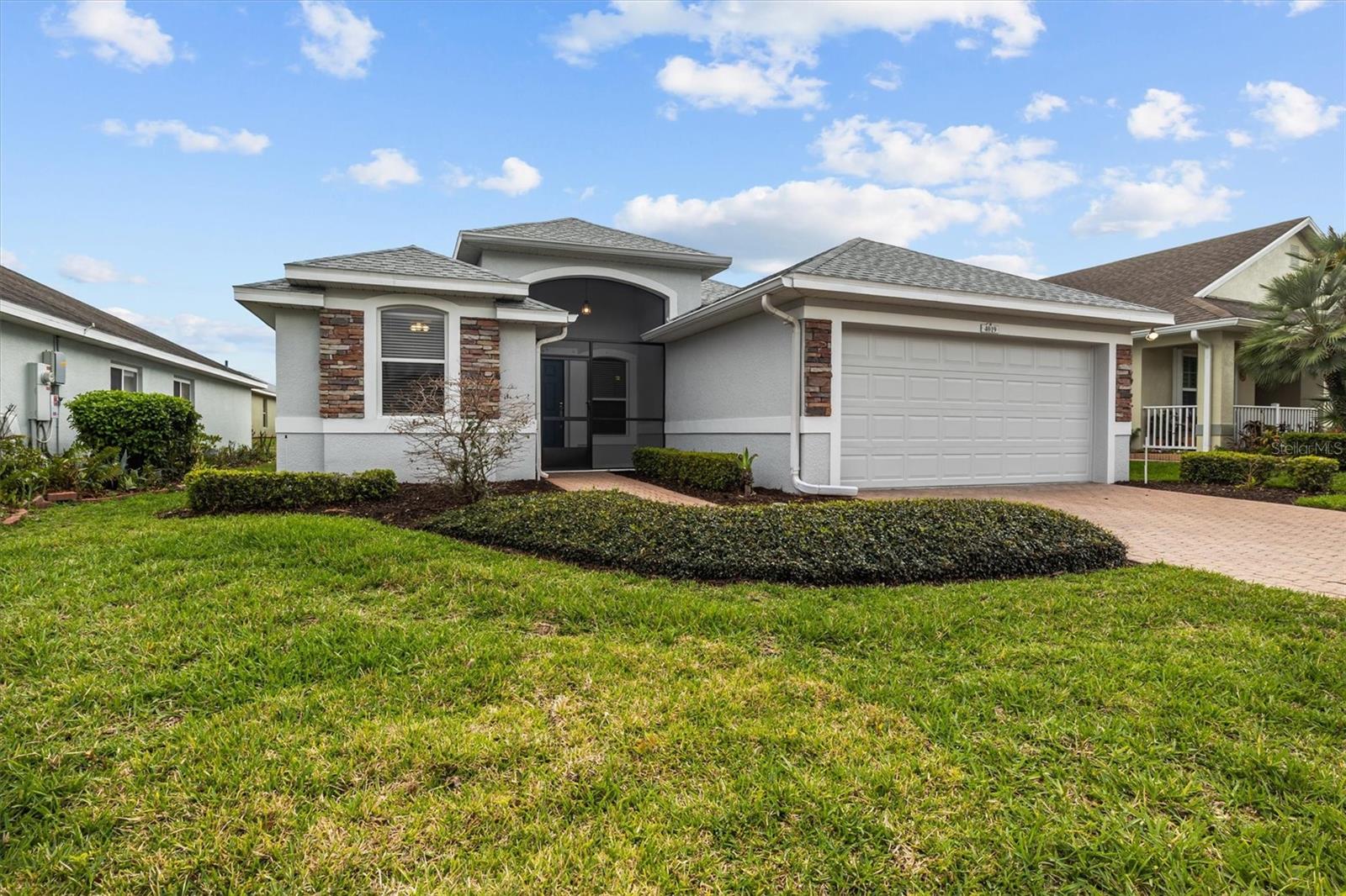 TRADITIONS PH 01 - Residential