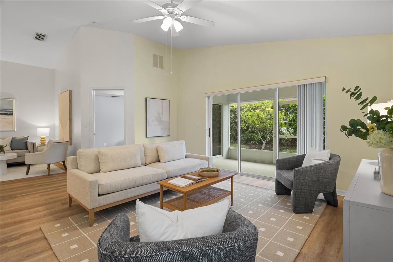 TRADITIONS PH 01 - Residential