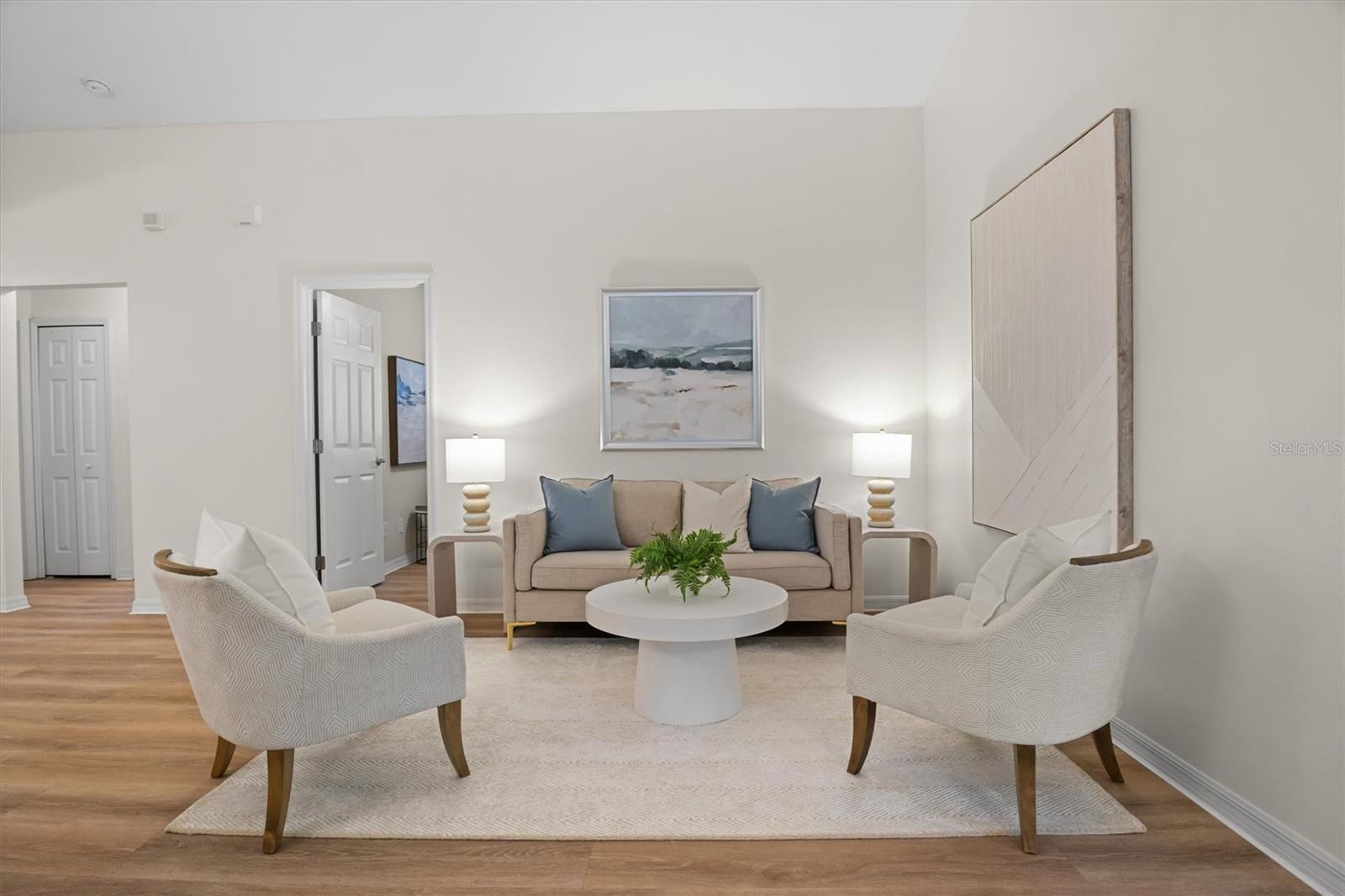 TRADITIONS PH 01 - Residential