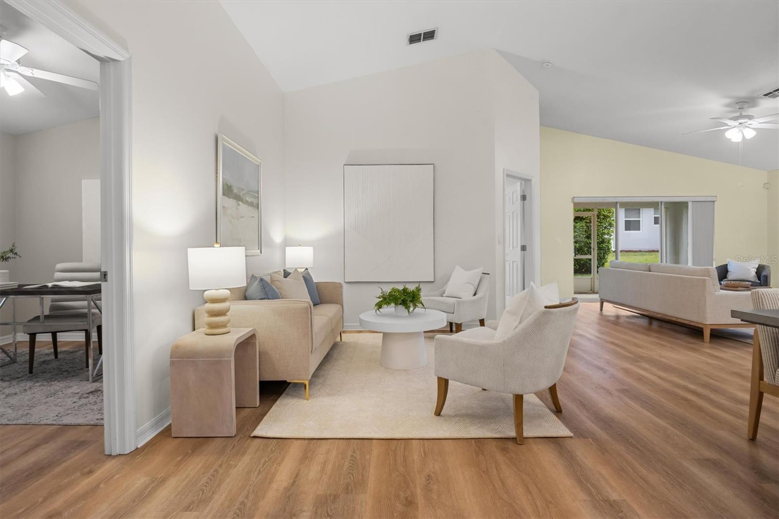 TRADITIONS PH 01 - Residential