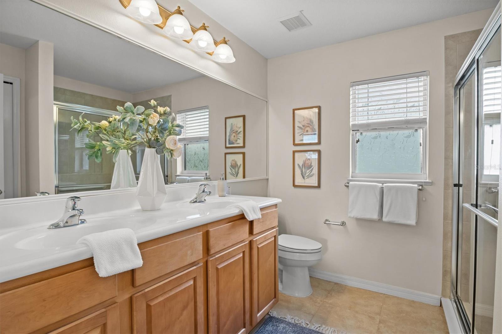 TRADITIONS PH 01 - Residential