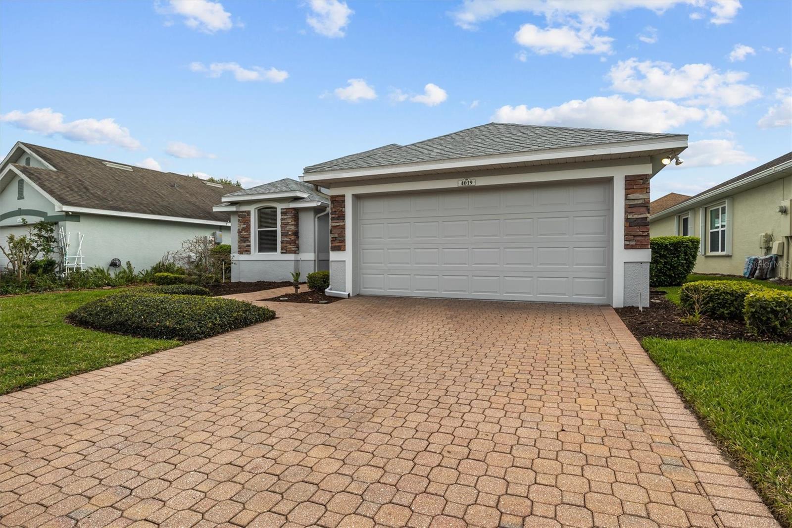 TRADITIONS PH 01 - Residential