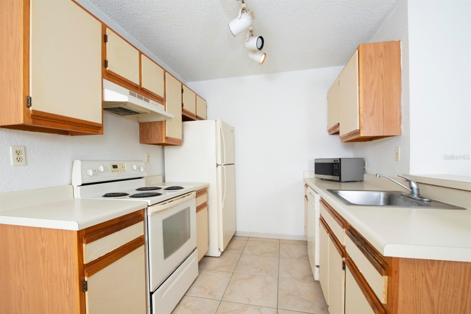 ITOPIA PRIVATE RESIDENCES CONDO - Residential