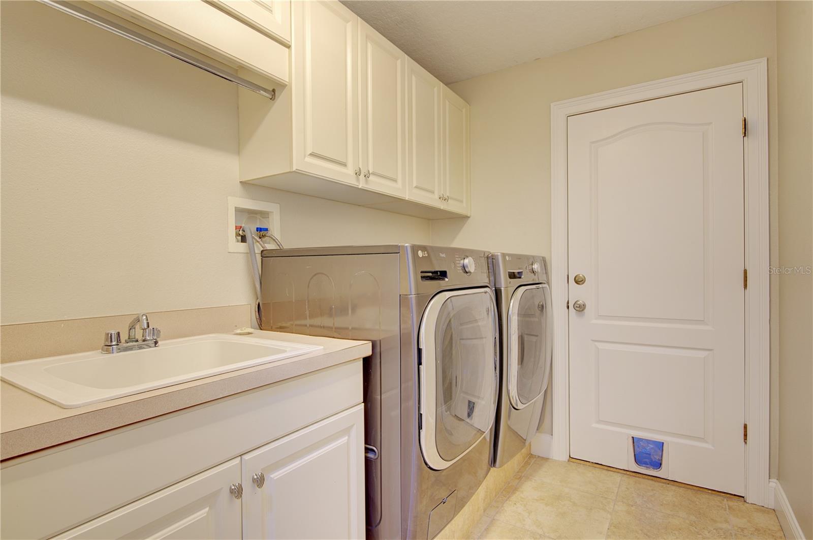 ESTATES ON LAKE MILLS - Residential