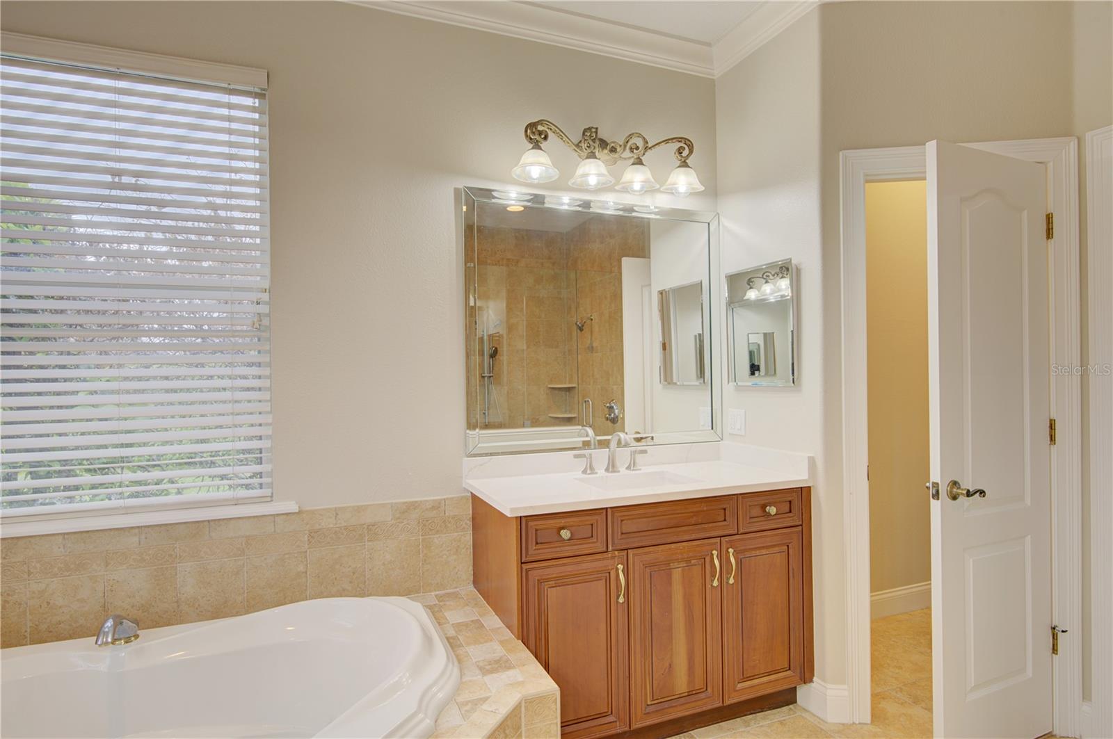 ESTATES ON LAKE MILLS - Residential