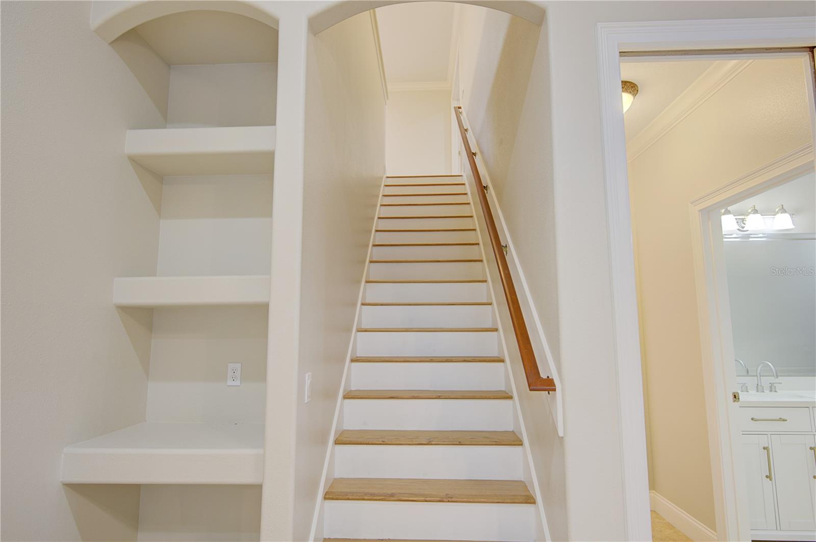 ESTATES ON LAKE MILLS - Residential