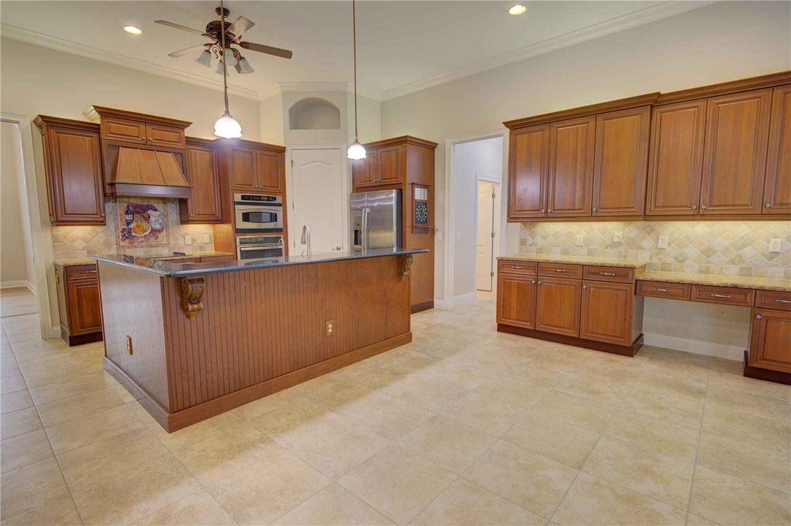 ESTATES ON LAKE MILLS - Residential