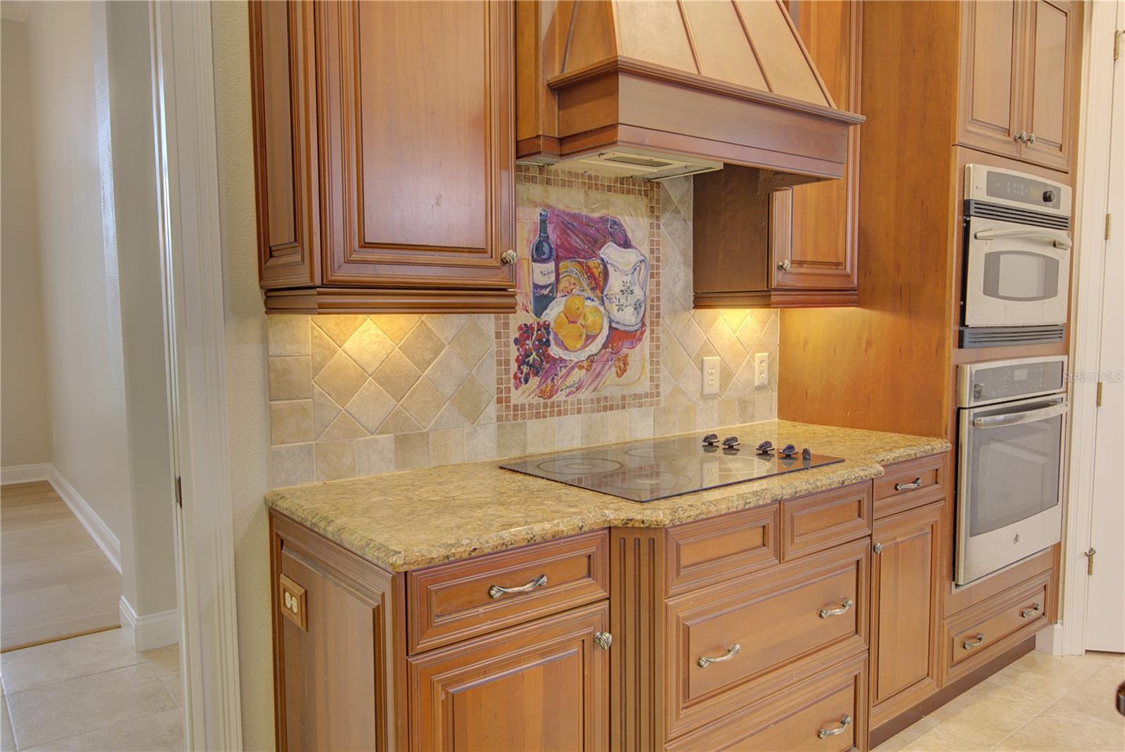 ESTATES ON LAKE MILLS - Residential