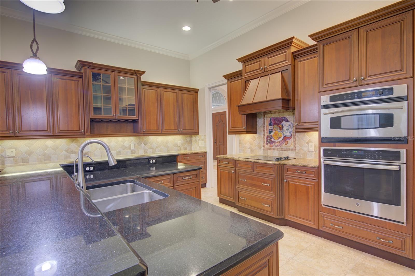 ESTATES ON LAKE MILLS - Residential