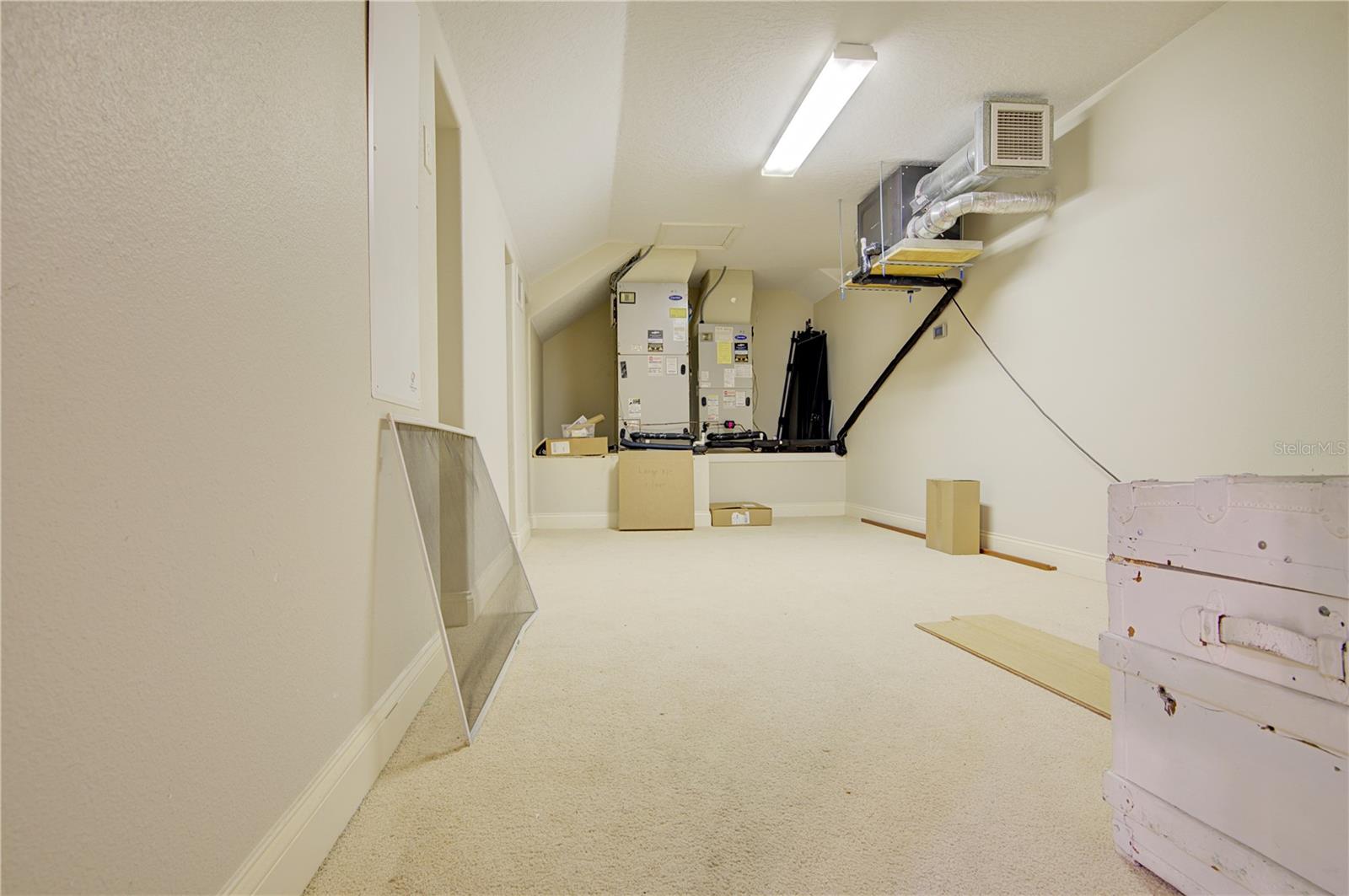 ESTATES ON LAKE MILLS - Residential