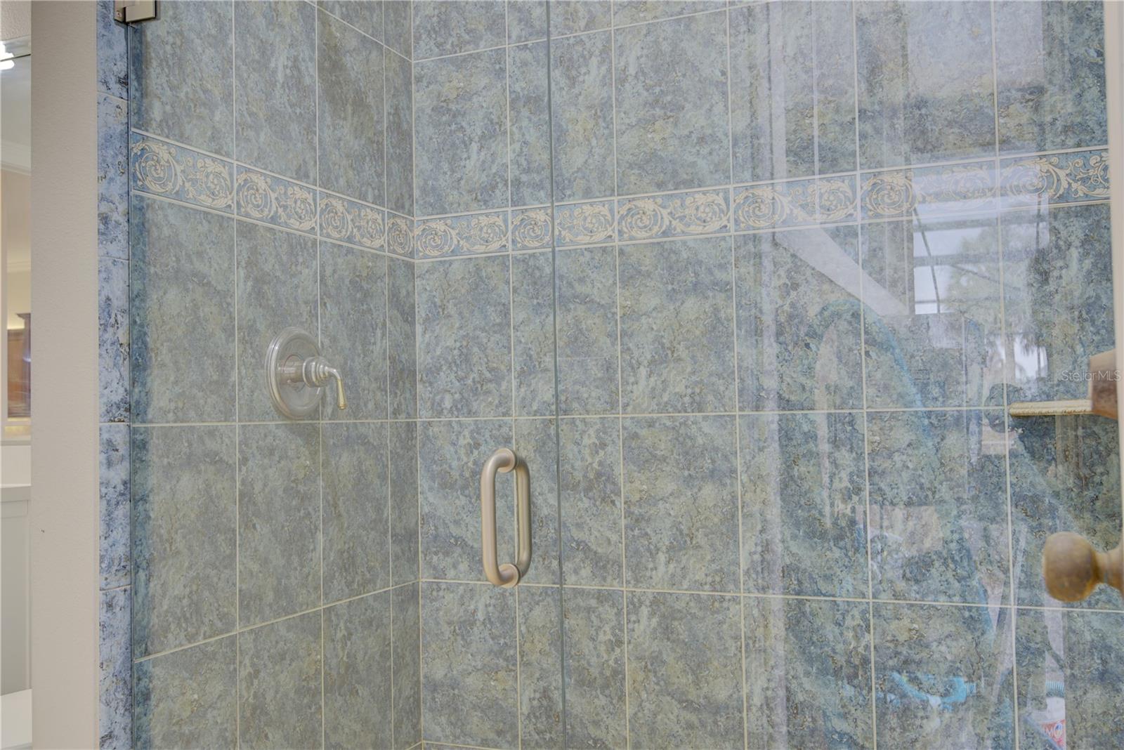 ESTATES ON LAKE MILLS - Residential