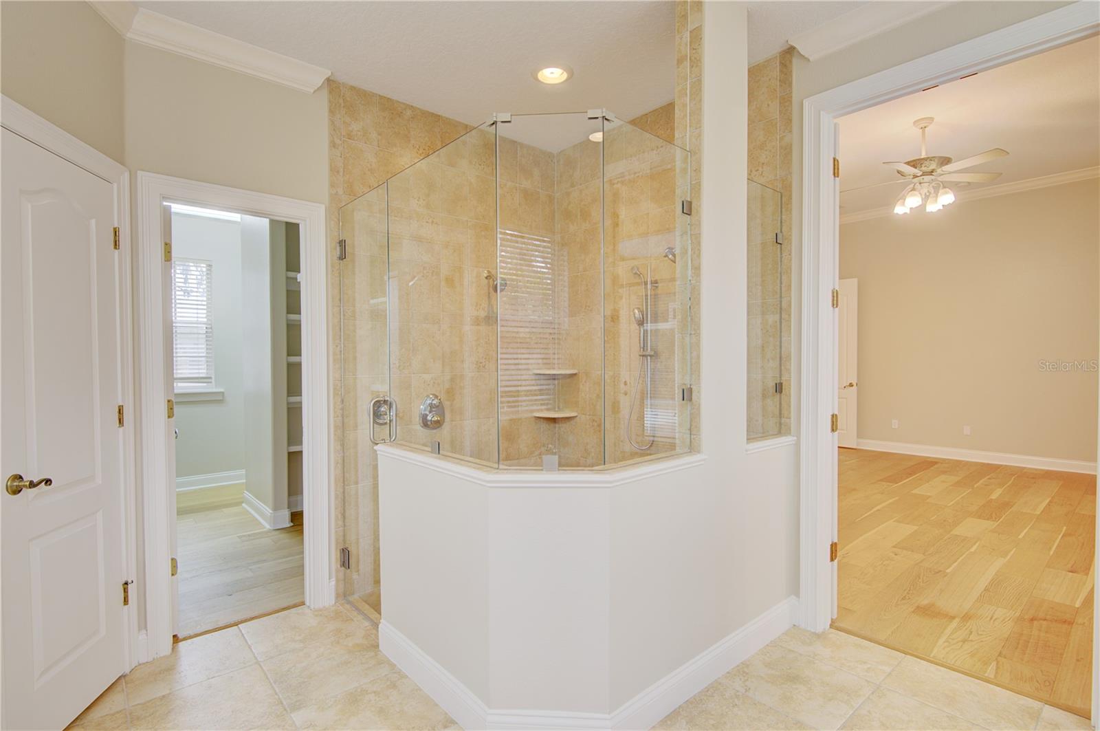 ESTATES ON LAKE MILLS - Residential