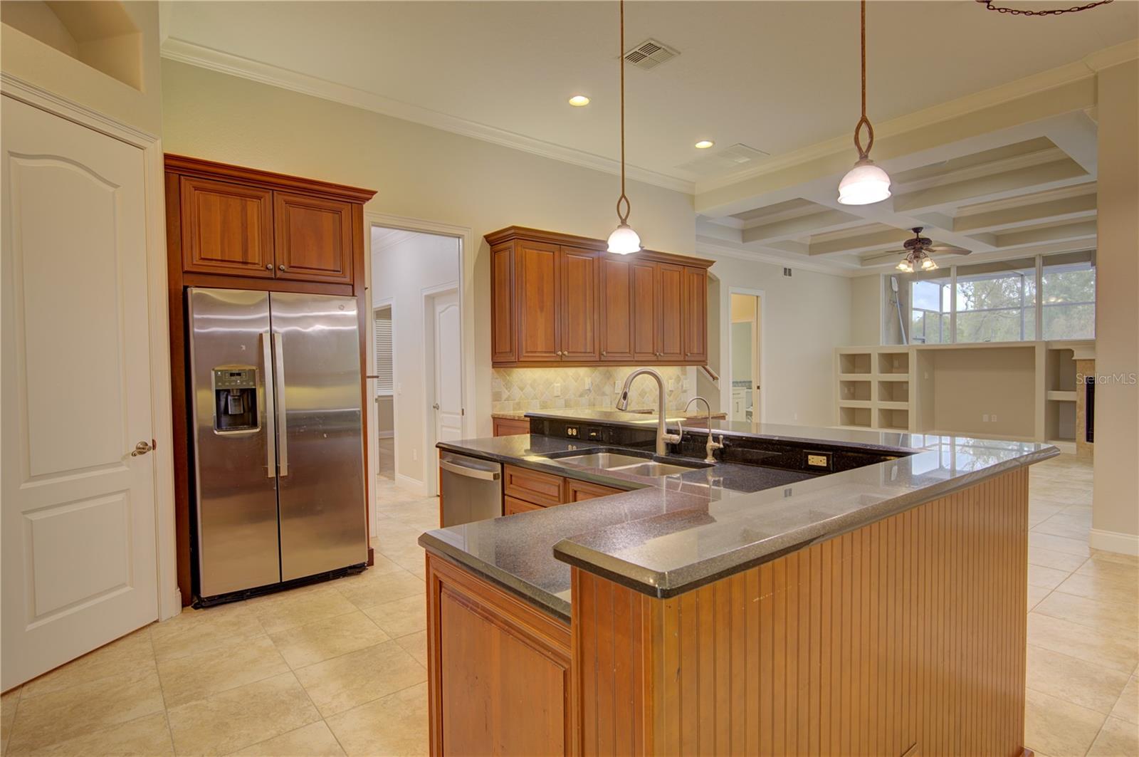 ESTATES ON LAKE MILLS - Residential